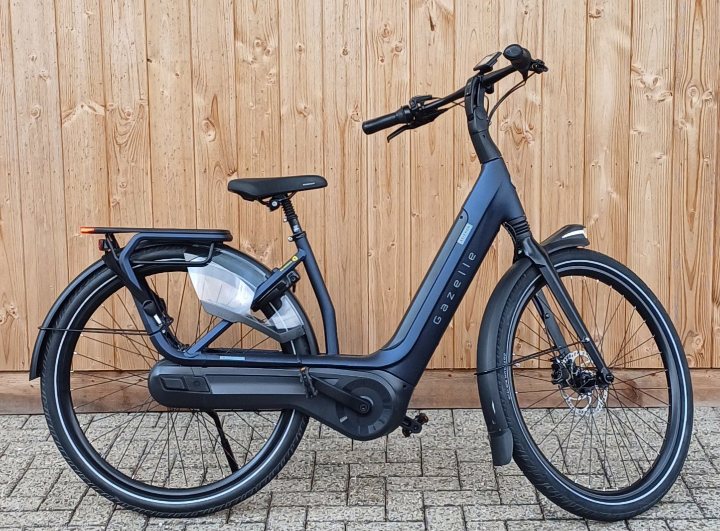 ZGAN Gazelle Avignon C8 HMB Bosch Active Line Plus BES3 Middenmotor Lage instap Showmodel (46)